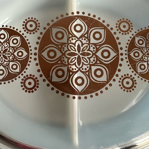 Vintage 1.5 qt Pyrex split dish 
Royal / Holiday promo piece  1961 - Picture 14 of 16